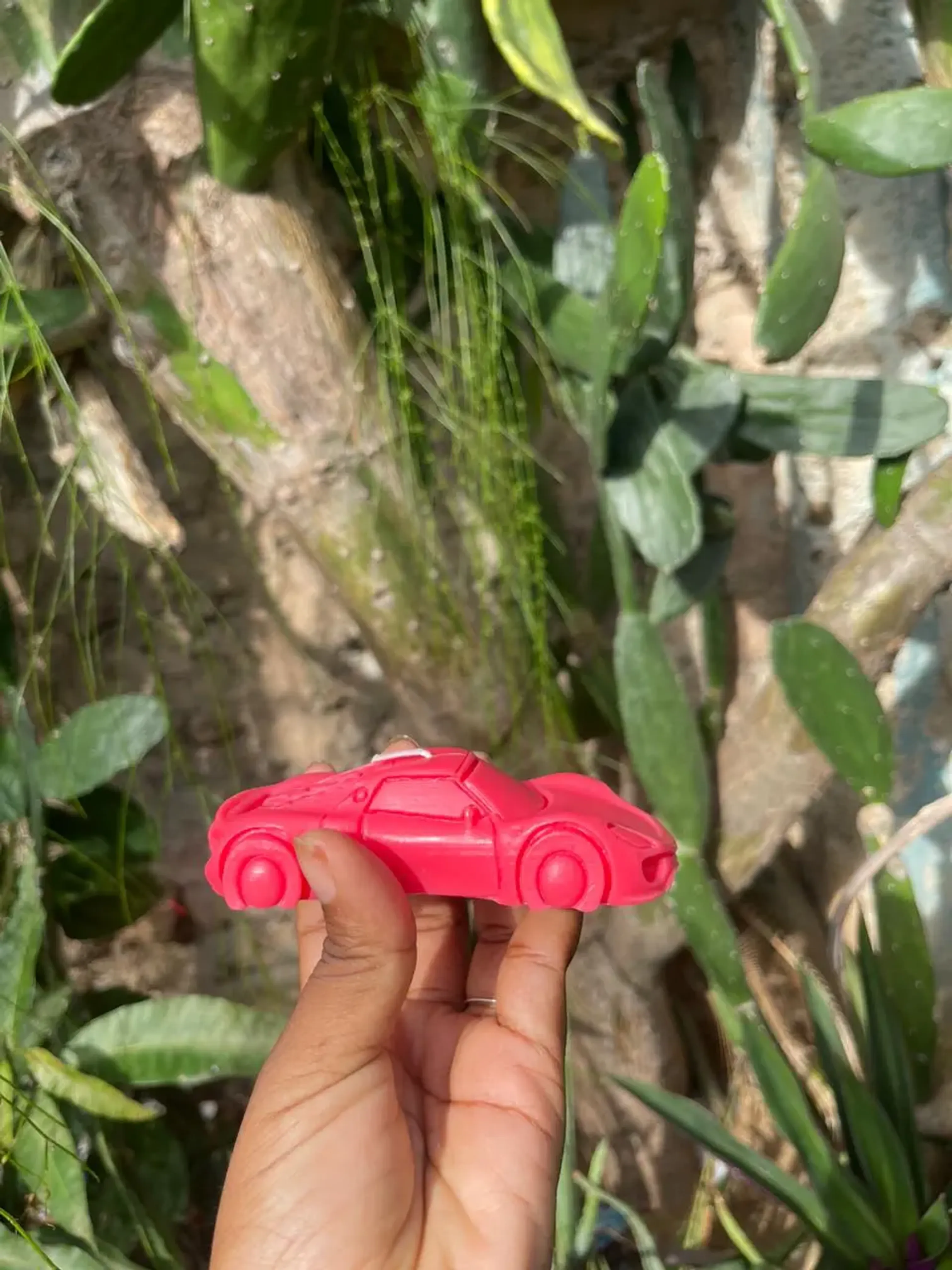 Muchas Margaritas de cera blancas, con liston verde