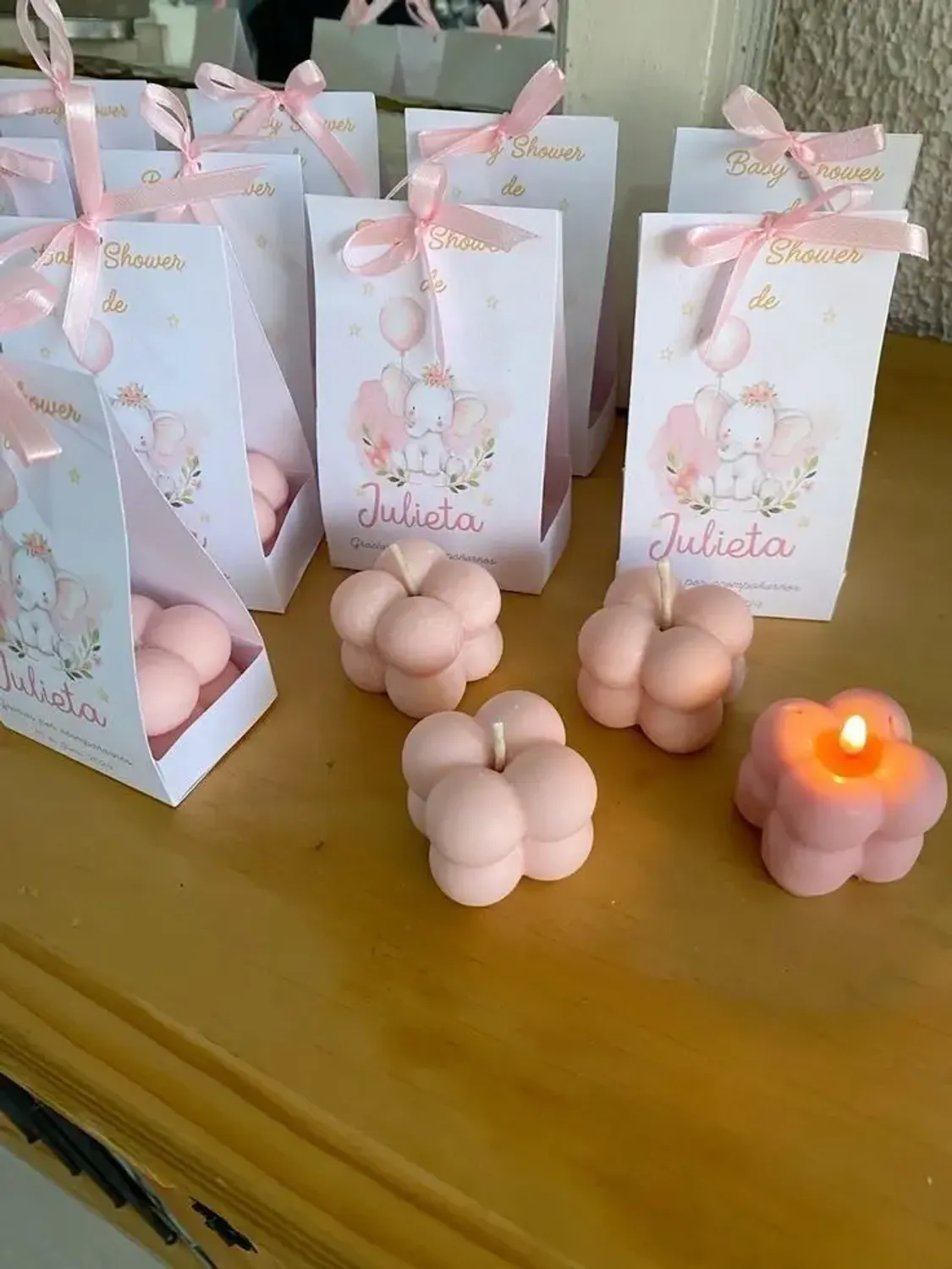 Muchas Margaritas rosadas de cera